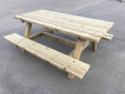Mesa de madera exterior